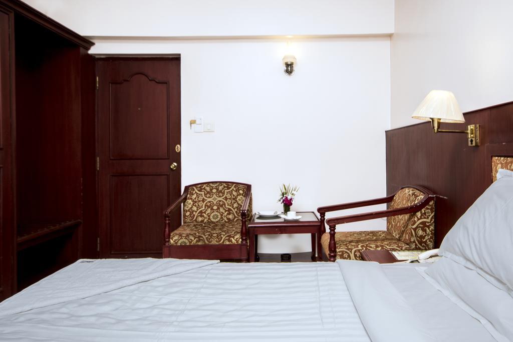 Rr Residency Hotell Kodaikanal Rum bild